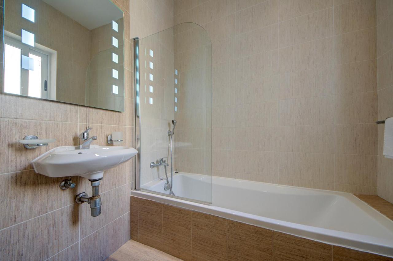 Sapphire Court 2 Bedroom Apartments By Shortletsmalta Sliema Ngoại thất bức ảnh
